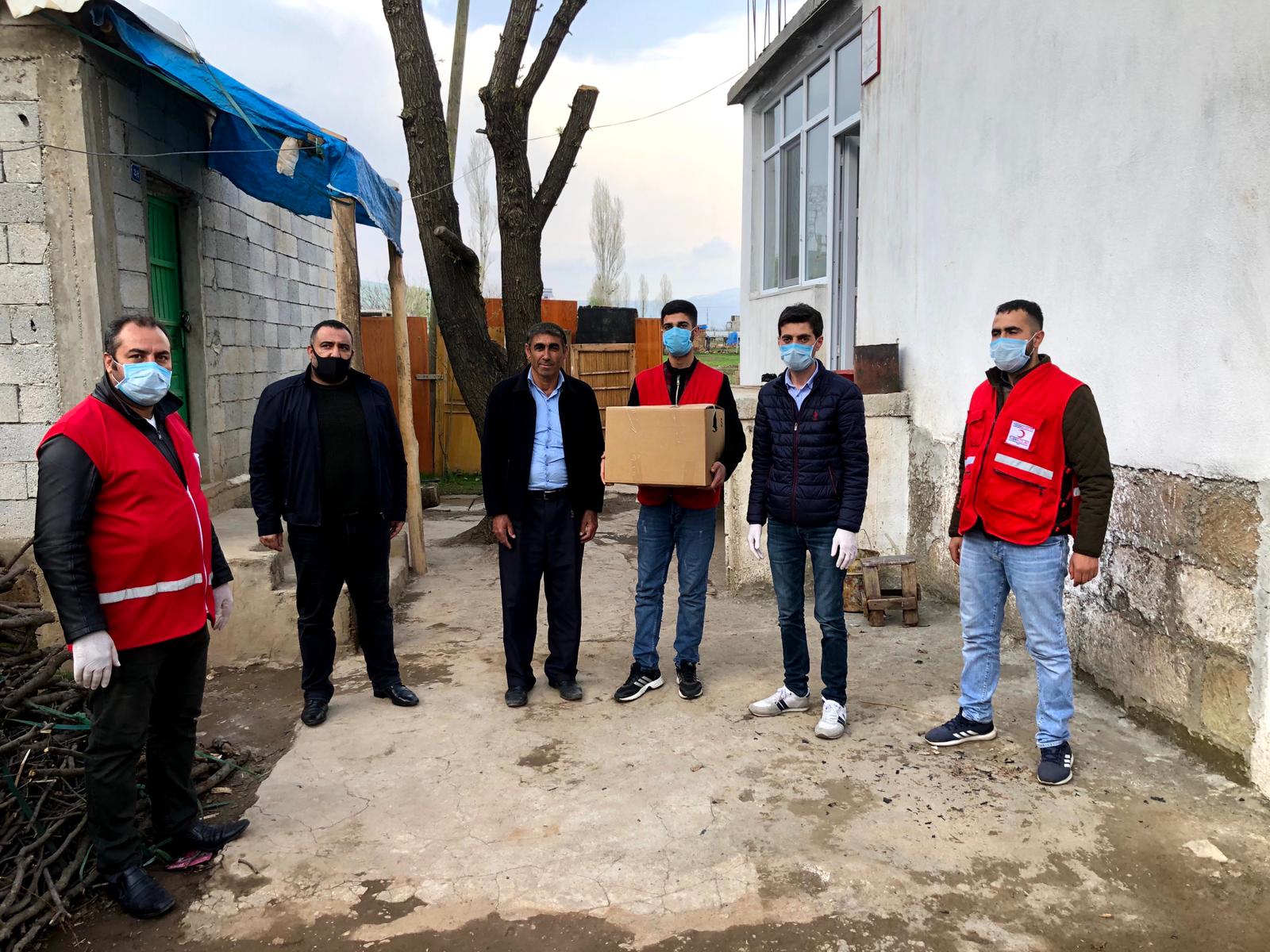 Türk Kızılayı, Güroymak ilçesinde ihtiyaç sahibi ailelere gıda, nakdi yardımı ve hijyen paketi yardımında bulundu.