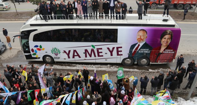 HDP Eş Genel Başkanı Sezai Temelli 31 Mart Yerel seçimleri mitingleri kapsamında Bitlis’in Güroymak ilçesinde büro açılışını yaparak açıklamalarda bulundu.
