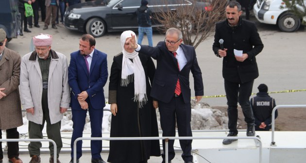 HDP Eş Genel Başkanı Sezai Temelli 31 Mart Yerel seçimleri mitingleri kapsamında Bitlis’in Güroymak ilçesinde büro açılışını yaparak açıklamalarda bulundu.
