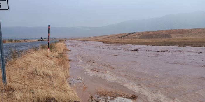 Bitlis’in Güroymak İlçesine Bağlı Gölbaşı Beldesi’ni Sel Vurdu